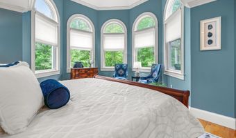 52 Hardy Rd, Bedford, NH 03110
