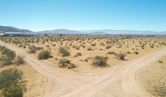 8 Falchion Rd, Apple Valley, CA 92307
