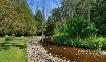 142 County Rd S, Algoma, WI 54201