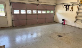 322 5th St E, Bottineau, ND 58318