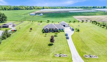 9903 Vermilion Rd, Amherst, OH 44001