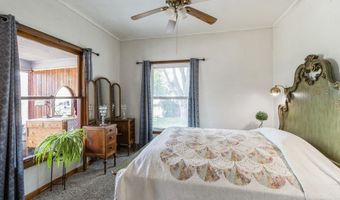 906 Grove St, Adel, IA 50003