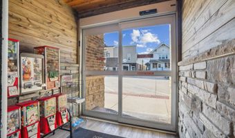 108 W 1st, Dyersville, IA 52040