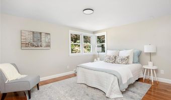 81 Redwood Dr, Cranston, RI 02920