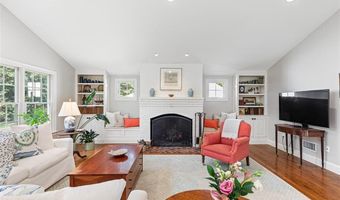 11 Harbour Rd, Barrington, RI 02806