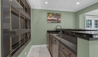 210 W Pickwick Rd, Arlington Heights, IL 60005