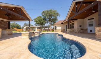 1009 Bluebonnet Ln, Adkins, TX 78101