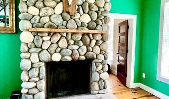 156 Lake Oglethorpe Dr, Arnoldsville, GA 30619