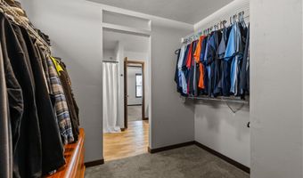 2818 W HIDDEN PINE Dr, Appleton, WI 54913
