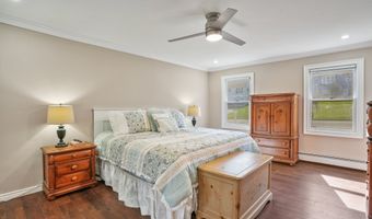 53 Clearview Dr, Brookfield, CT 06804