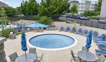 4113 S FOUR MILE RUN Dr 102, Arlington, VA 22204