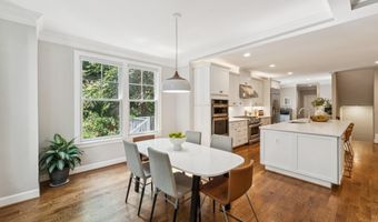 2354 N QUEBEC St, Arlington, VA 22207