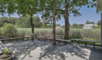 4 Buckingham St, Barrington, RI 02806