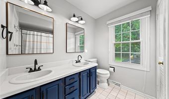 390 Willard Rd, Aurora, OH 44202