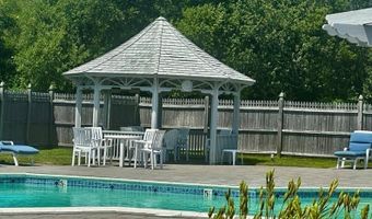 204 BELLEVUE Ct 204, Narragansett, RI 02882