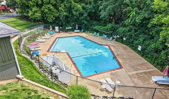 2358 Hidden Meadow Ln, Ballwin, MO 63021