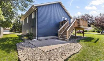 112 W River Oak Ct, Brandon, SD 57005