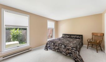 2 Cortland Cir, Bangor, ME 04401