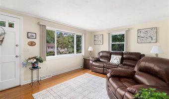 7 S Glen Dr, Coventry, RI 02816