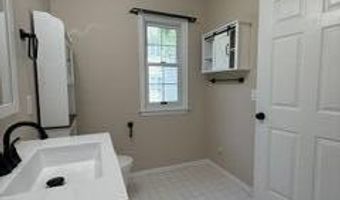 402 Wedgewood Cir, Belford, NJ 07718