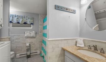 45 Crescent Rd, Middletown, RI 02842
