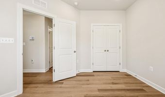 7355 MOUNTAINEER Dr, Alexandria, VA 22306