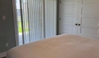 102 W Dobbs St, Atlantic Beach, NC 28512