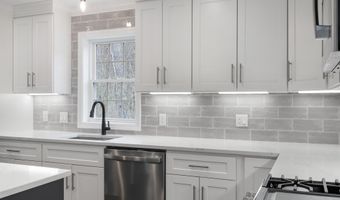 335 Raymond Rd, Chester, NH 03036