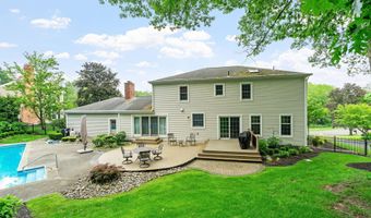 17 Greyledge Dr, Albany, NY 12211