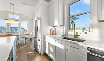 18 Mea Ln, Beach Haven, NJ 08008