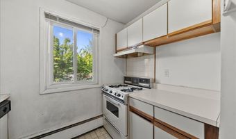 200 Merrick Rd Q, Amityville, NY 11701