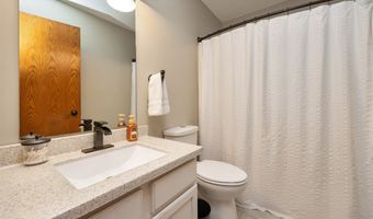 2610 NW 17th St, Ankeny, IA 50023