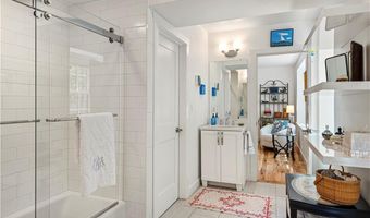 27 High St 2, Newport, RI 02840