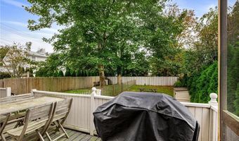 7 Marsh St, Newport, RI 02840