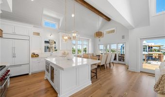 813 Ocean Rd, Narragansett, RI 02882