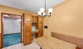 3881 Ravinewood Dr, Austinburg, OH 44010