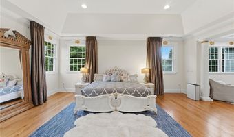 10 Lovegreen Ln, East Greenwich, RI 02818