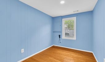 7428 FOUNTAIN HEAD Dr, Annandale, VA 22003