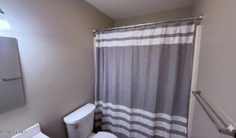 6 Spring St, Beachwood, NJ 08722