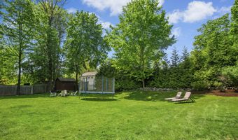 2 Knollwood Ln, Darien, CT 06820