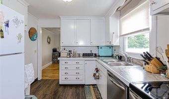 44 Dudley Ave, Newport, RI 02840