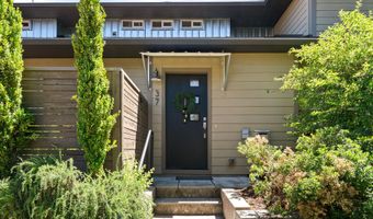 37 N Mountain Ave, Ashland, OR 97520