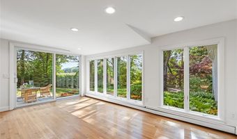19 Preston Dr, Barrington, RI 02806