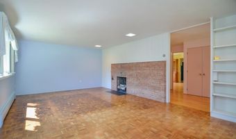 1105 S TIMMERS Ln, Appleton, WI 54914