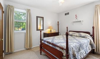 300 W 3RD Ave, Barrington, NJ 08007