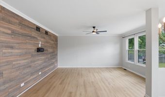 58 W OLD MILL Trl, Antioch, IL 60002