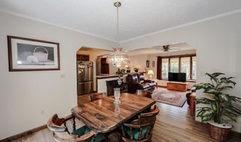 8 Beckmann Ln, Nashua, NH 03062