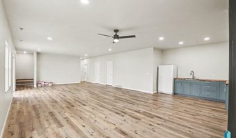 1001 S Moonlight Cir, Brandon, SD 57005