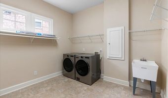 350 Wembley Cir, Atlanta, GA 30328