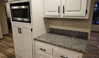 806 E Springfield St, Aurora, MO 65605